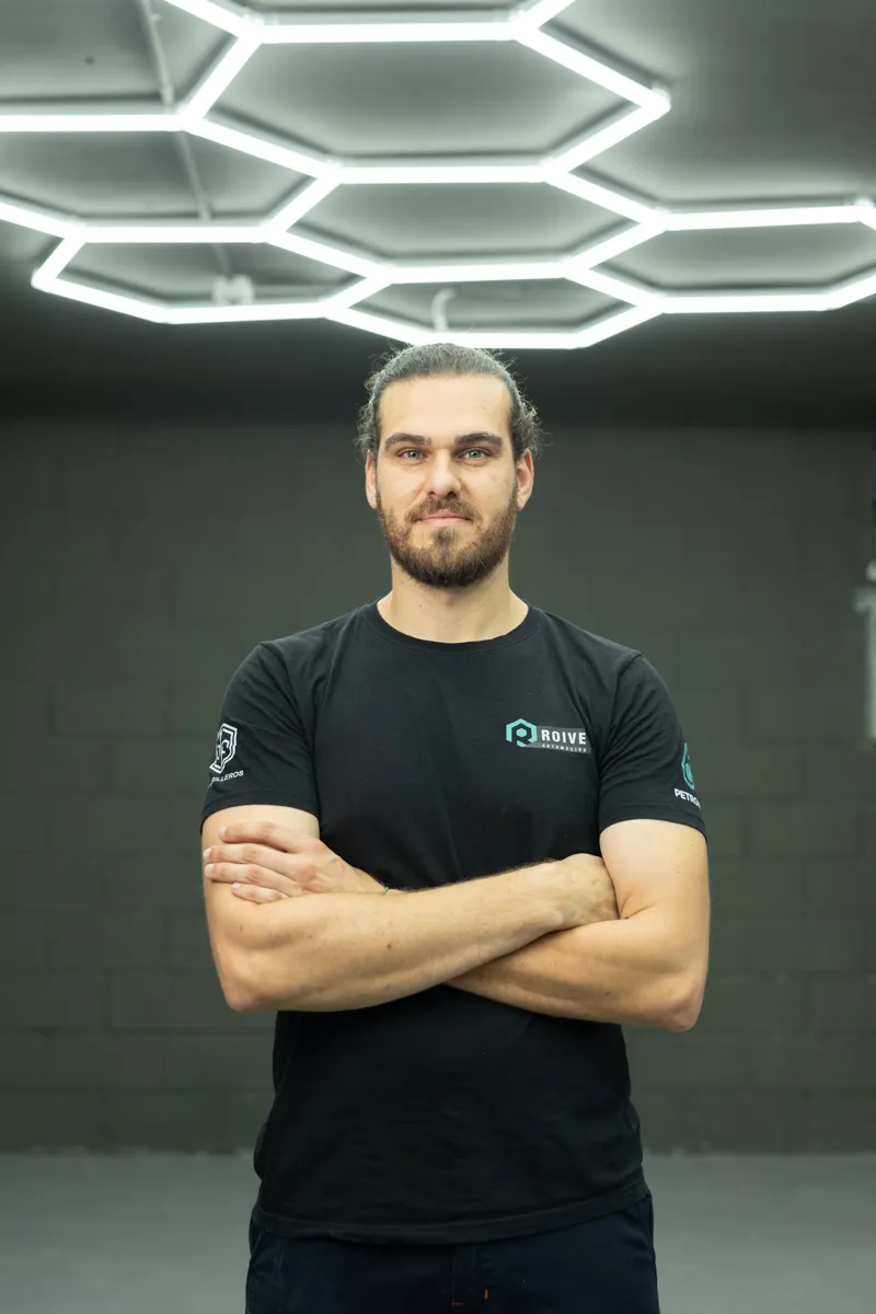 Cristian, del equipo de Roive Automoción